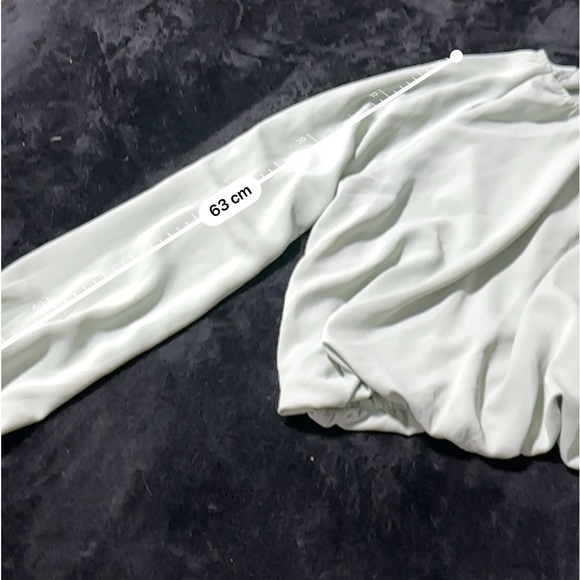 H&M Elegant White Blouse with Long Sleeves - Picture 2 of 7